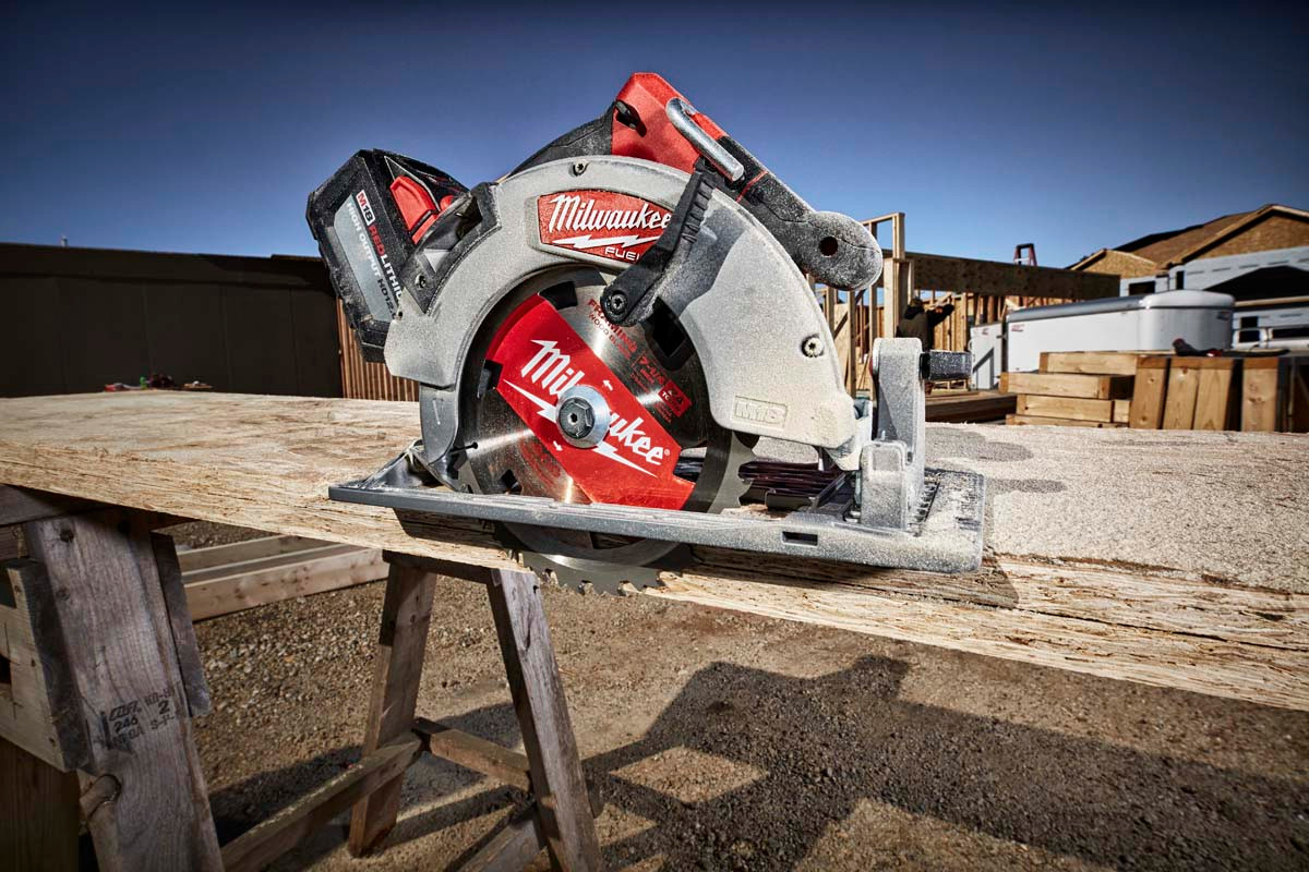 Milwaukee M18 FUEL 7-1/4" Circular Saw Kit (2732-21)