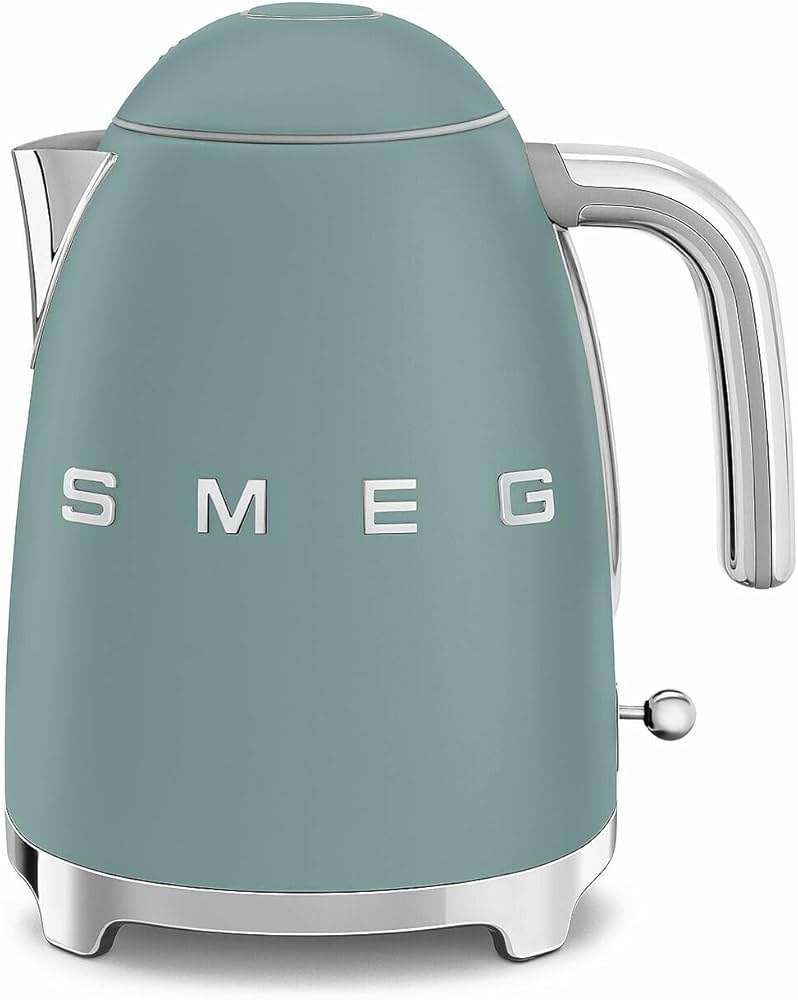 **Smeg KLF03 Electric Kettle**