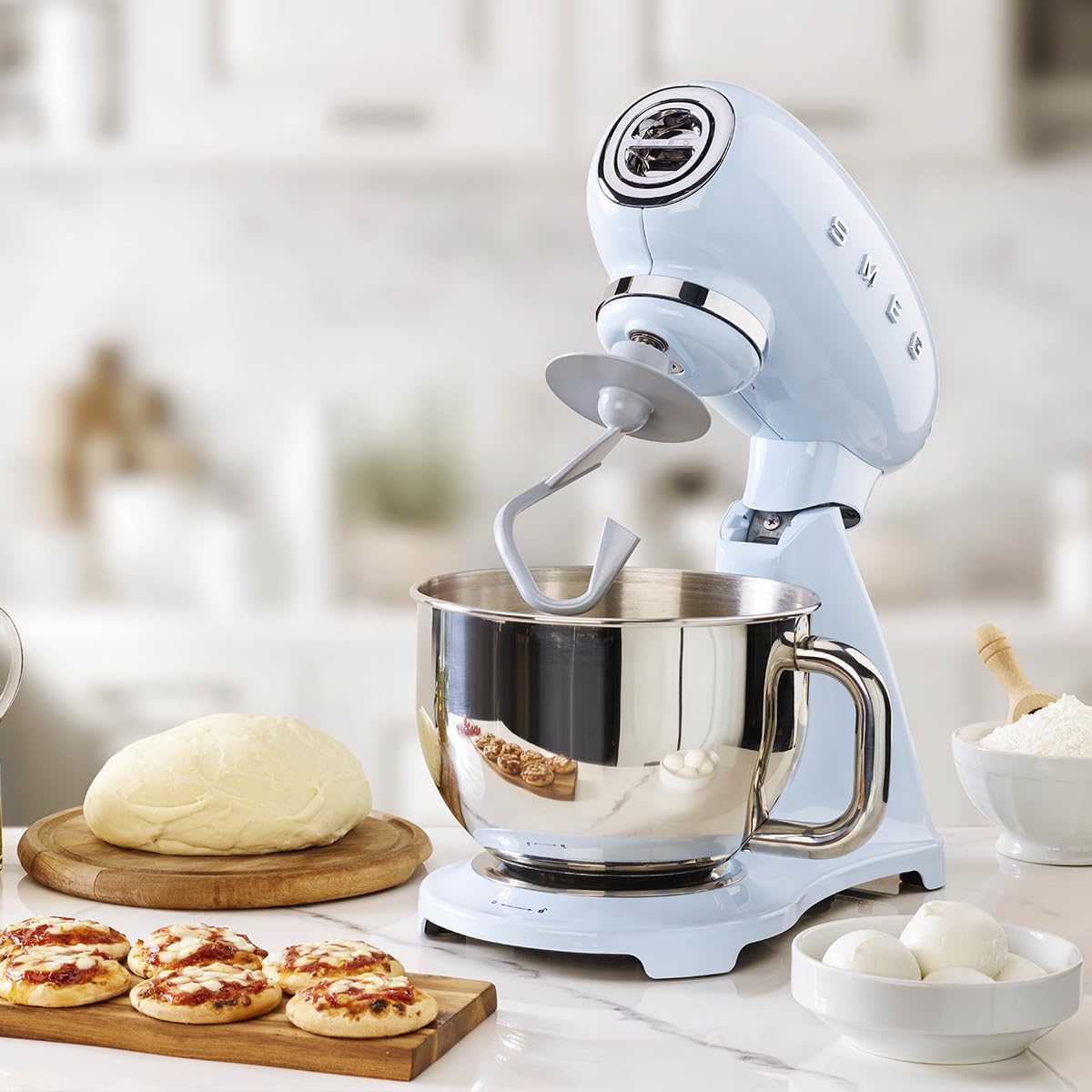 **Smeg Retro Style Stand Mixer**