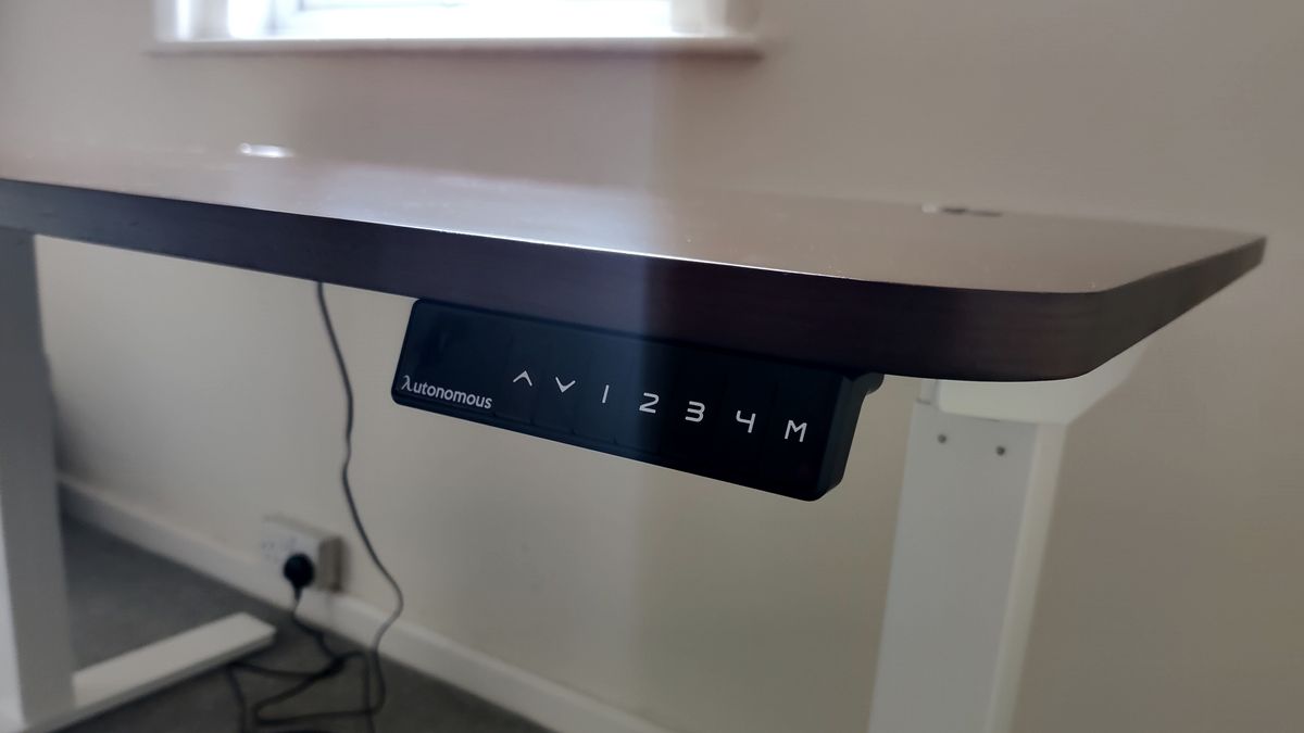 Autonomous SmartDesk Core, 53x29 Inches