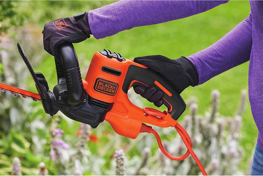 Black+Decker BEHTS500 22-Inch Corded Electric Hedge Trimmer