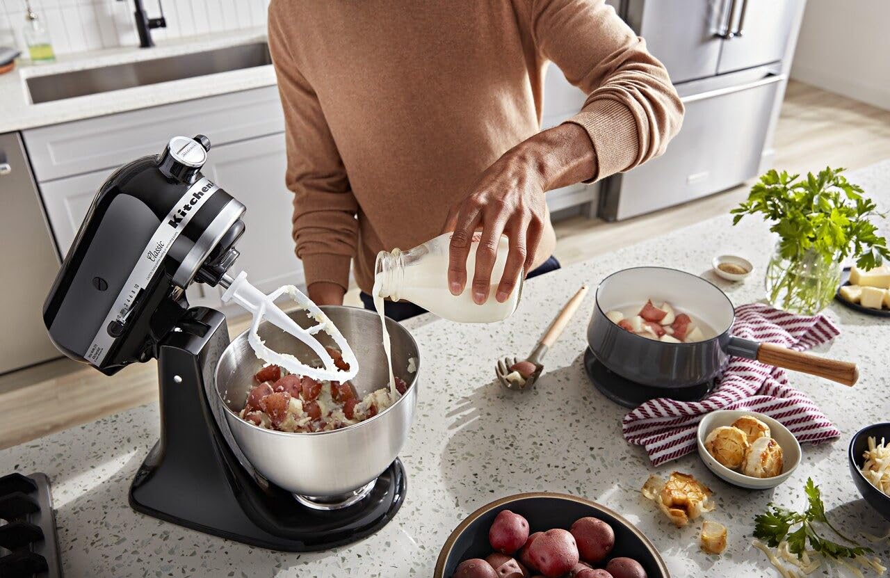 KitchenAid Classic Series 4.5-Quart Tilt Head Stand Mixer